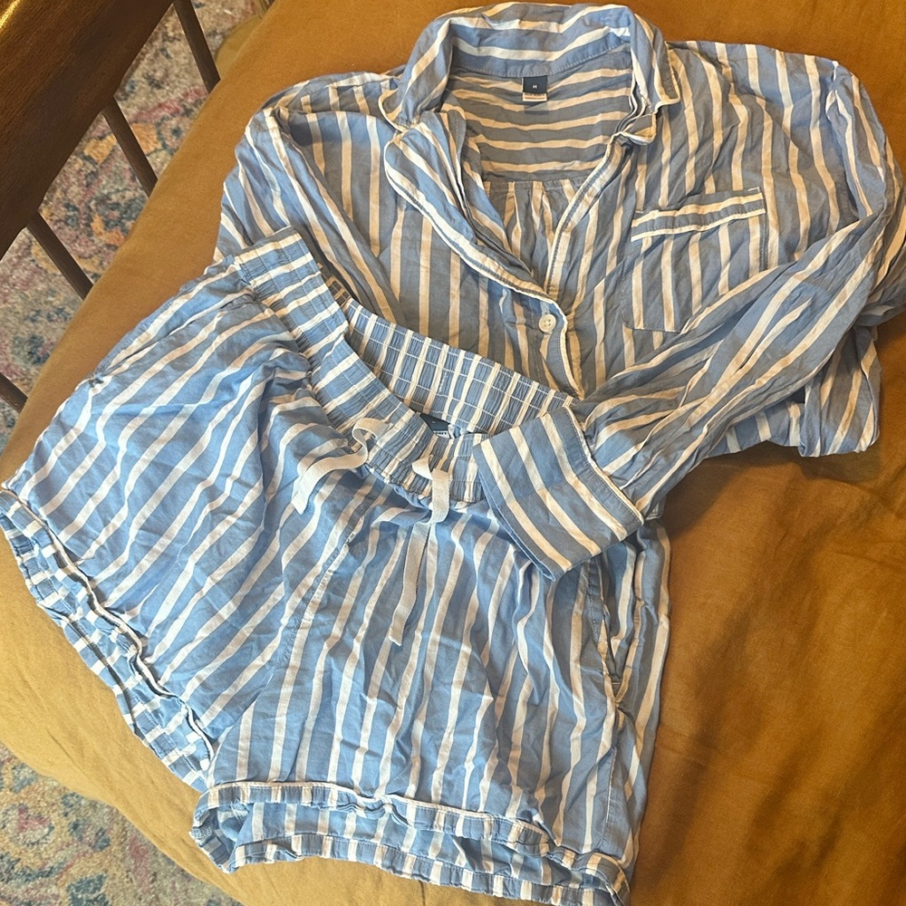 Old Navy Blue and White Striped Pajama Set